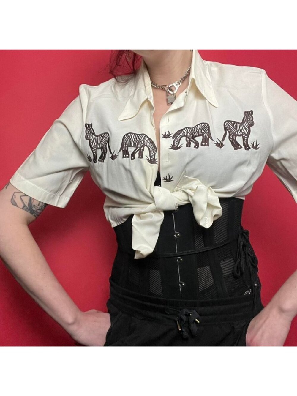 Cleo / vintage cream button up with zebras across the chest 🤍🤎